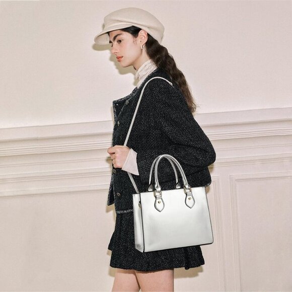 Versatile Silver Crossbody Bag for Women - Perfect for Dating & Parties - Picture 2 of 8